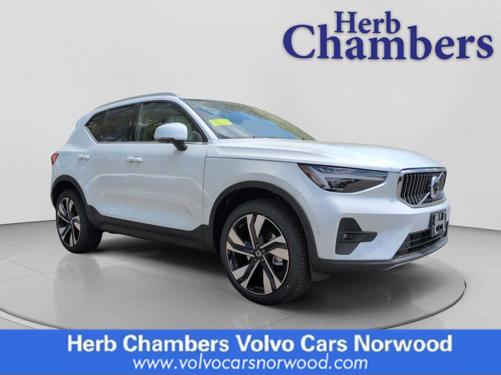 2025 VOLVO XC40