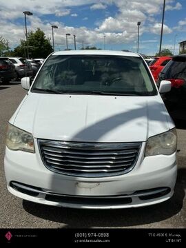 2014 CHRYSLER Town and Country