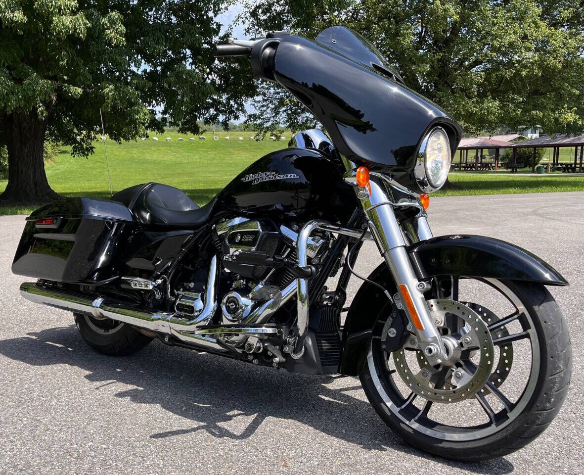 2018 HARLEY DAVIDSON FLHX / Street Glide