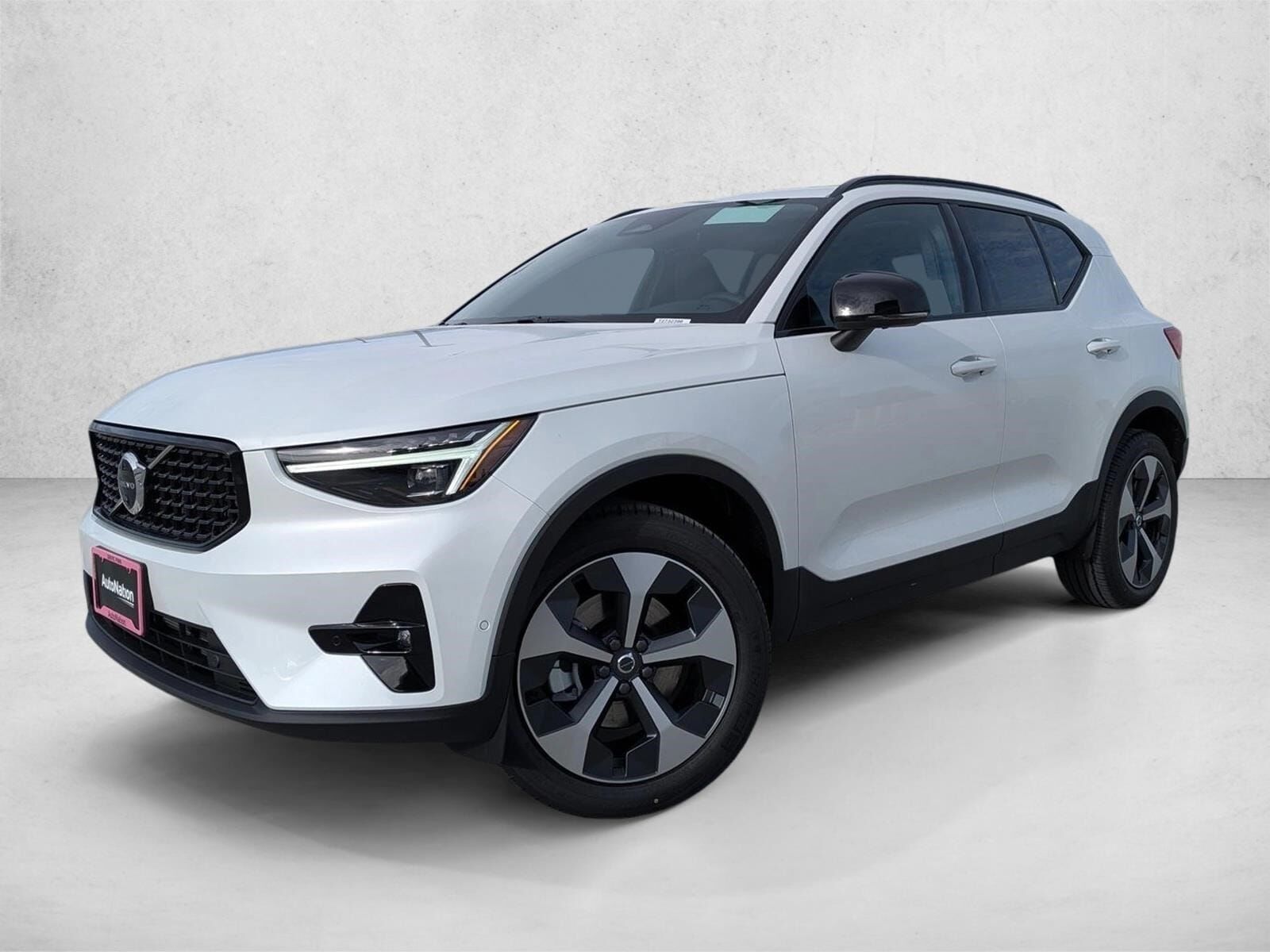 2026 VOLVO XC40