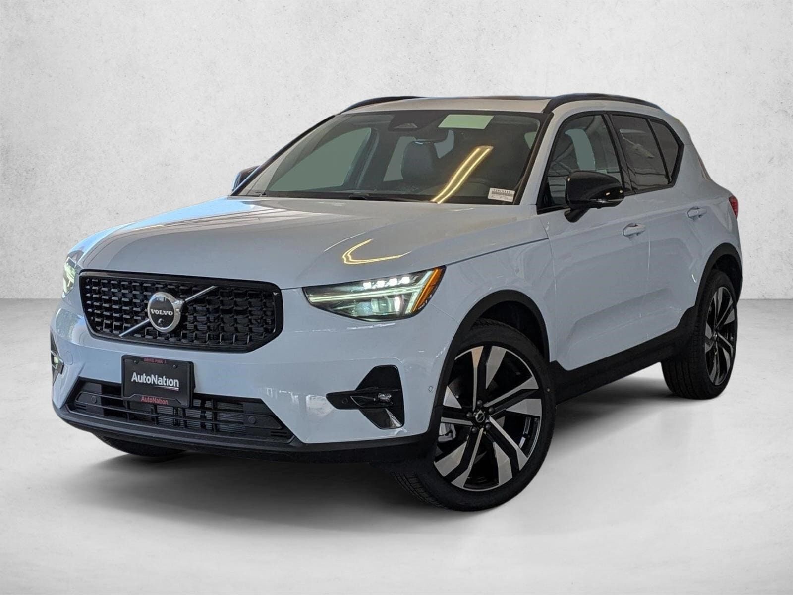 2026 VOLVO XC40