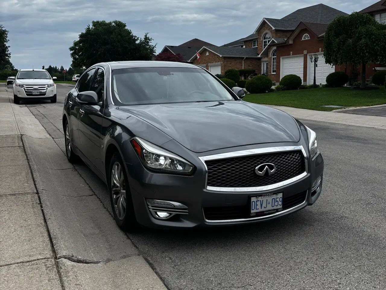 Infiniti Q70