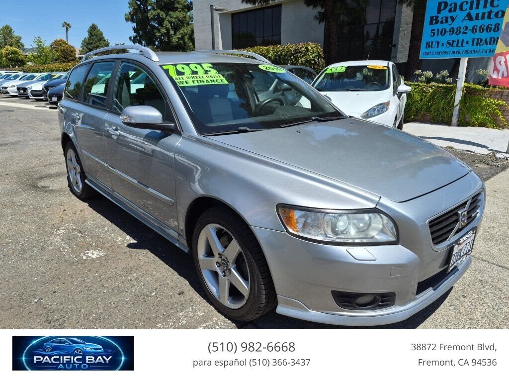 2010 VOLVO V50