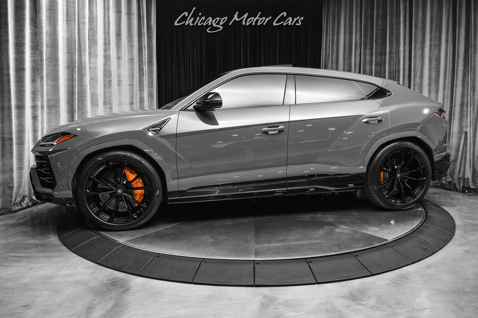 2021 LAMBORGHINI URUS
