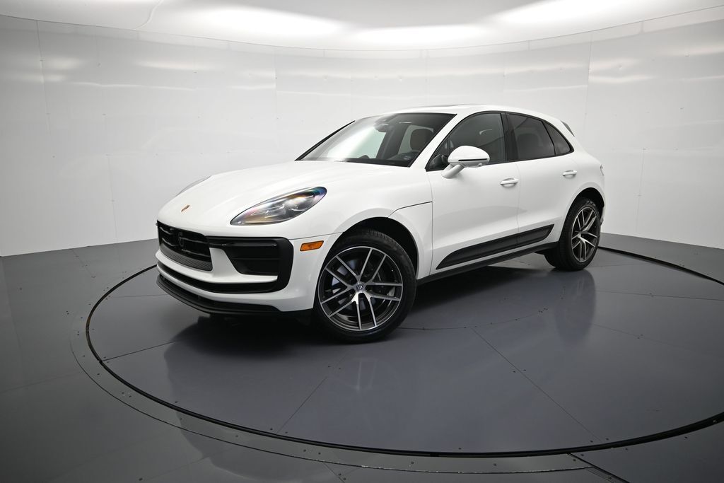 2026 PORSCHE Macan