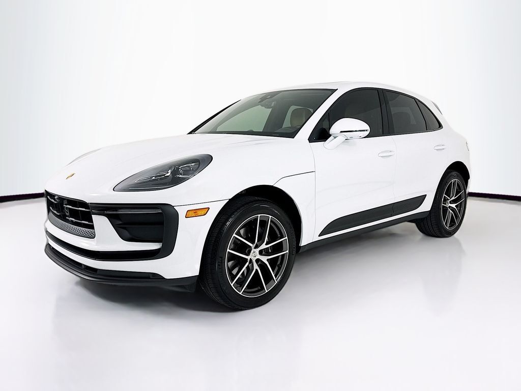 2025 PORSCHE Macan