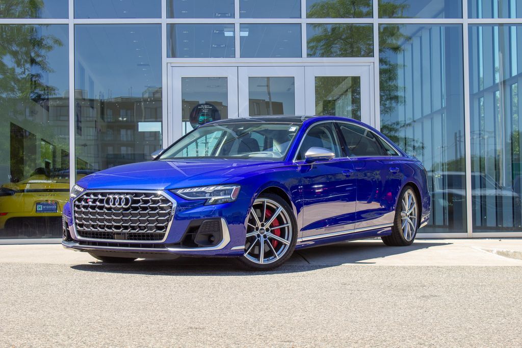 2023 AUDI S8