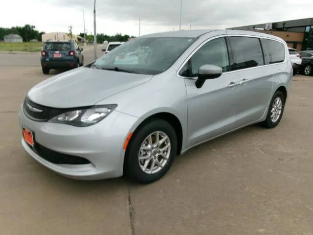 2023 CHRYSLER Voyager