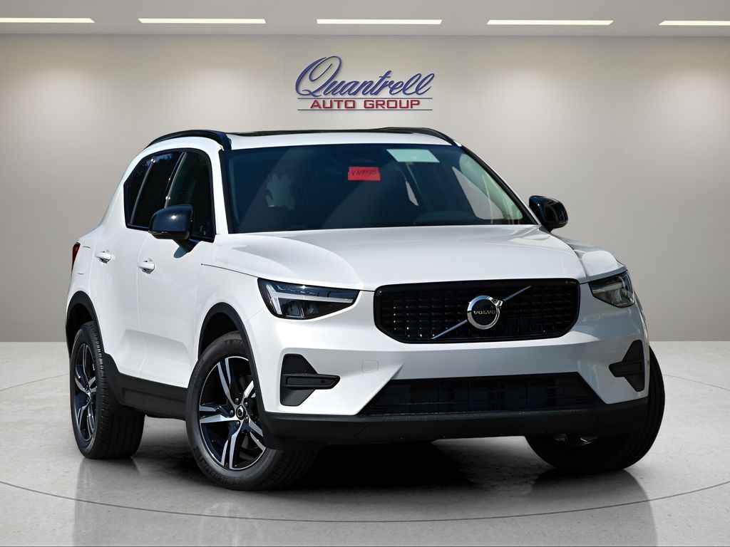 2026 VOLVO XC40