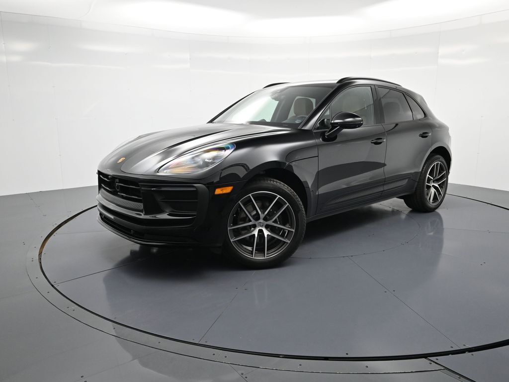 2026 PORSCHE Macan