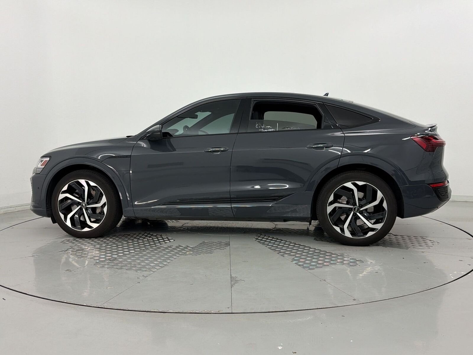 2024 Audi Q8