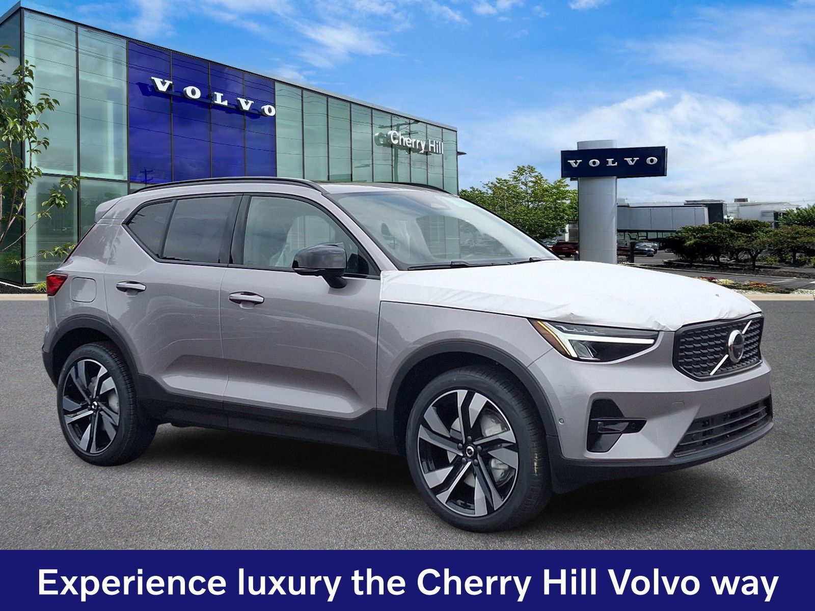 2026 VOLVO XC40
