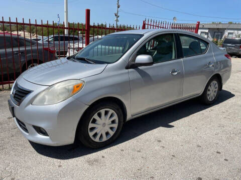 2013 NISSAN Versa