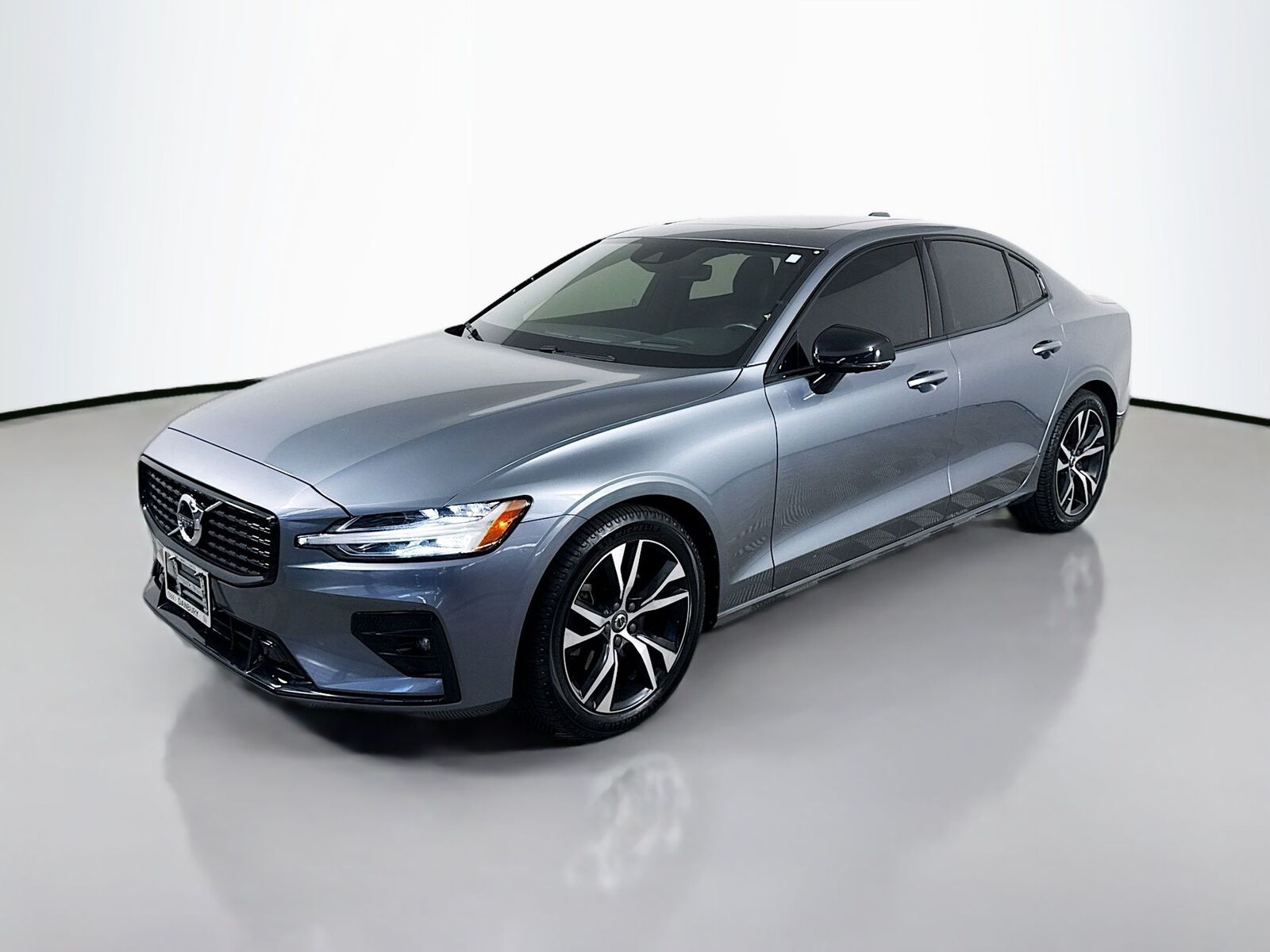 2021 VOLVO S60