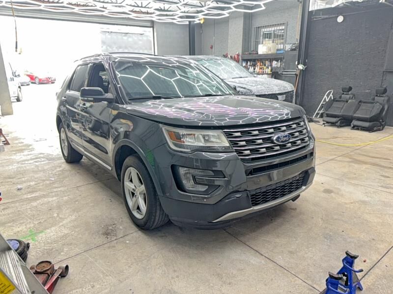 2017 FORD Explorer
