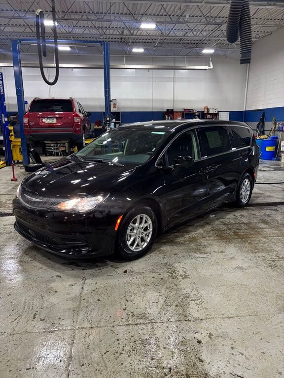 2024 CHRYSLER Voyager