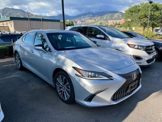 2019 LEXUS ES