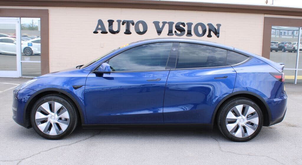 2024 TESLA Model Y
