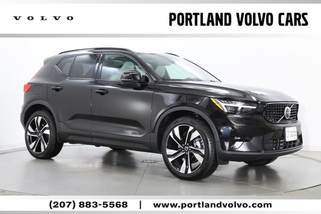 2026 VOLVO XC40