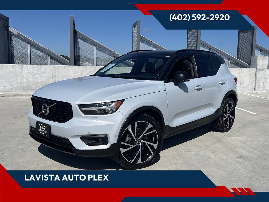 2021 VOLVO XC40