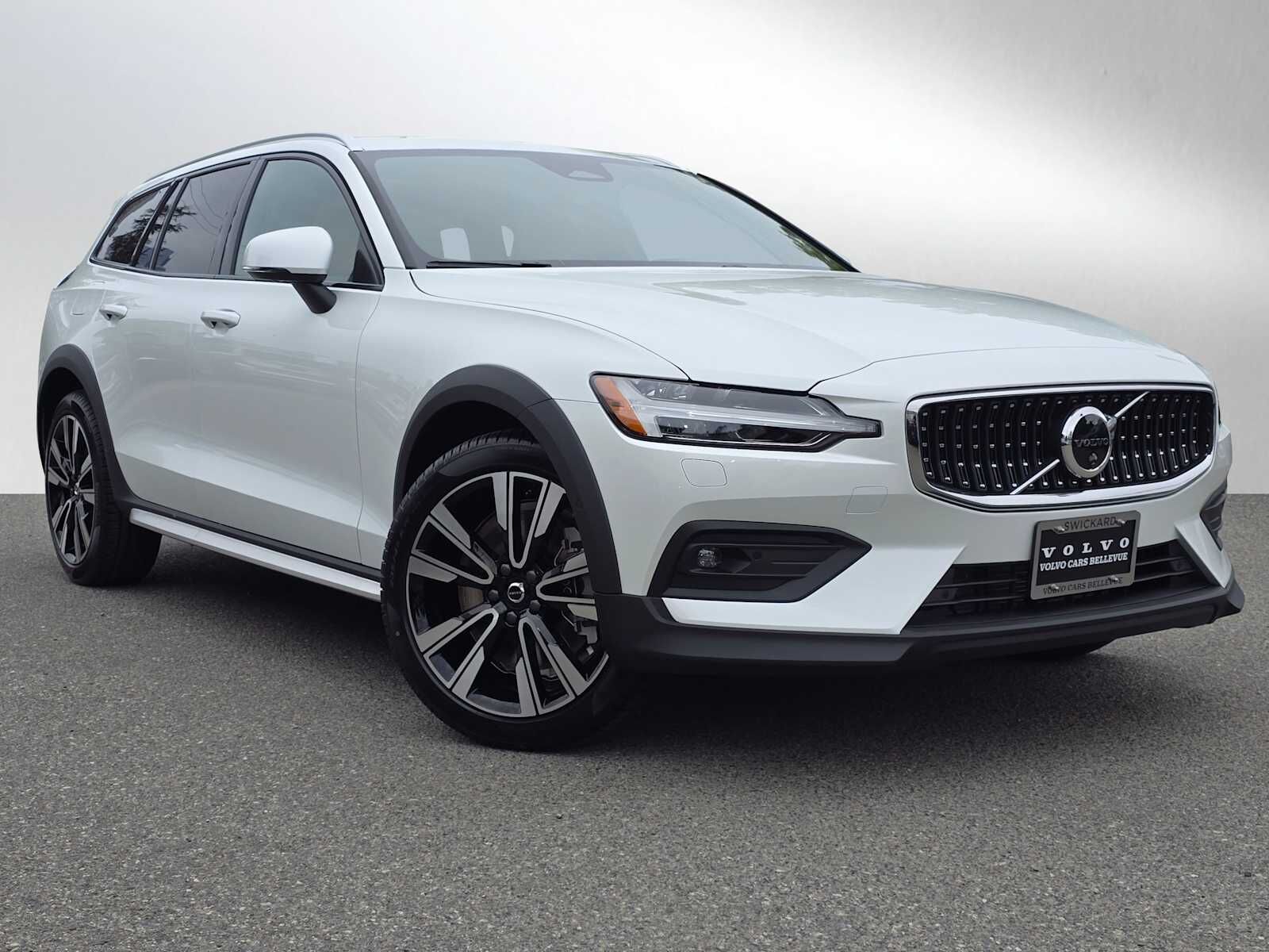 2026 VOLVO V60CC