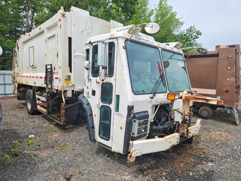 2019 MACK LR