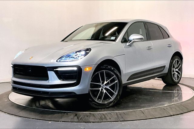 2025 PORSCHE Macan