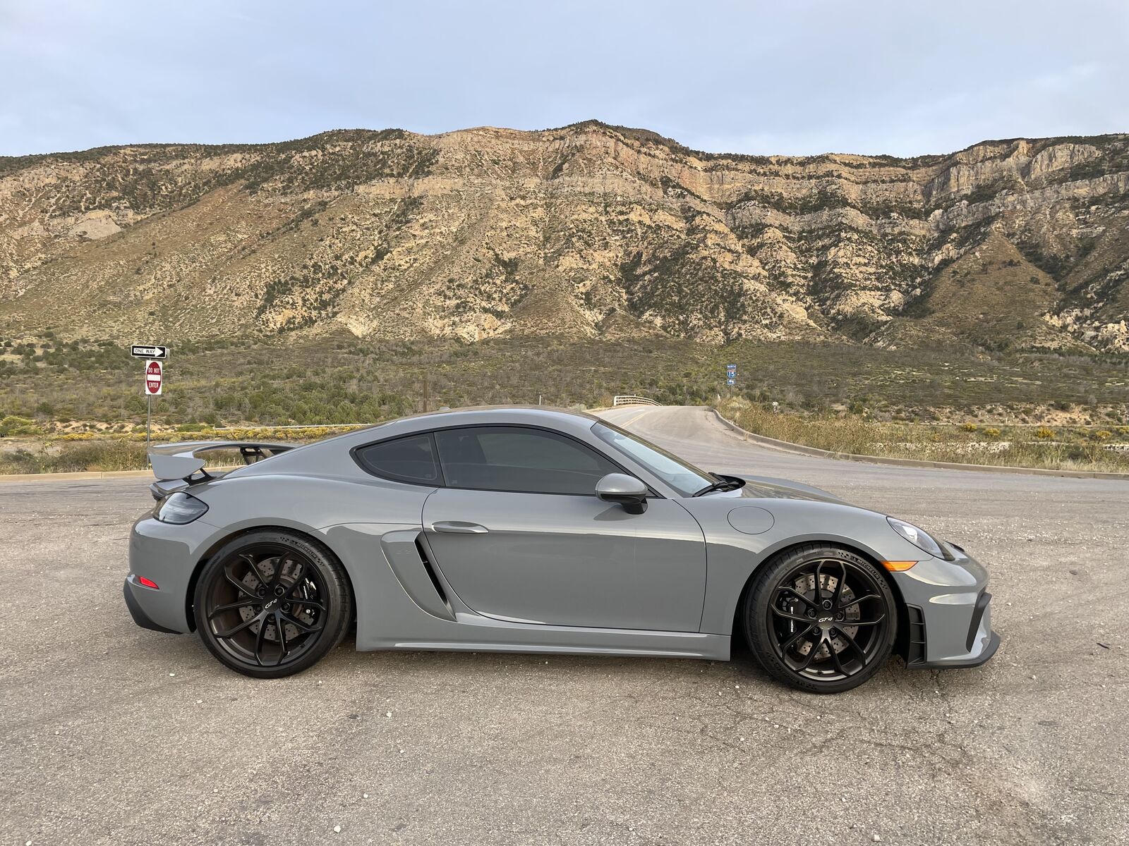 2023 PORSCHE 718