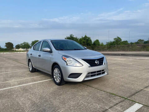 2017 NISSAN Versa