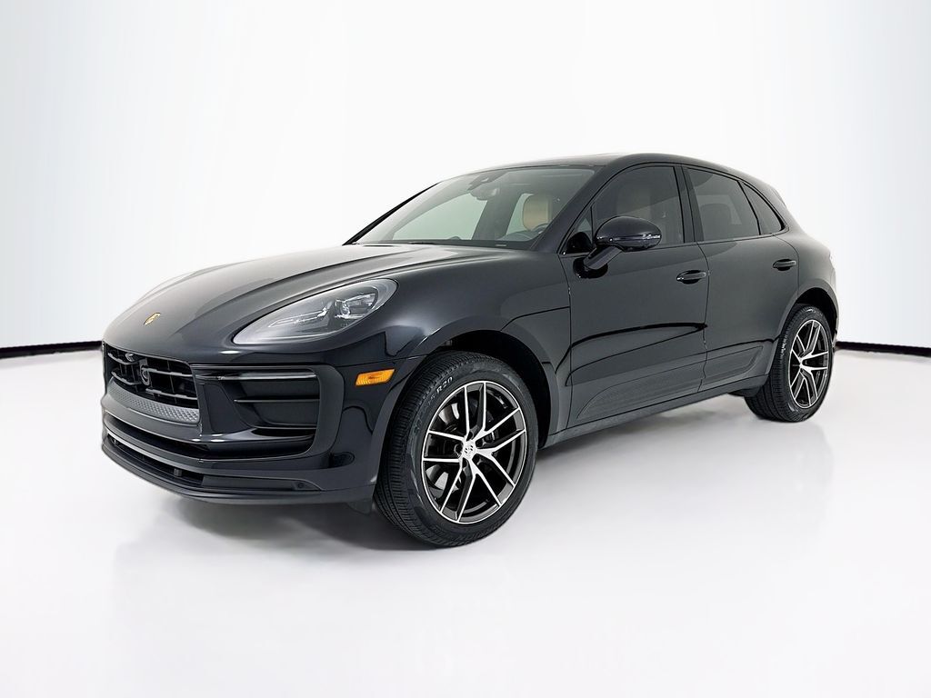 2025 PORSCHE Macan