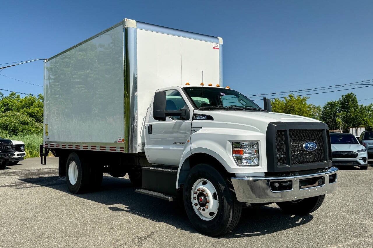 2022 FORD F-650