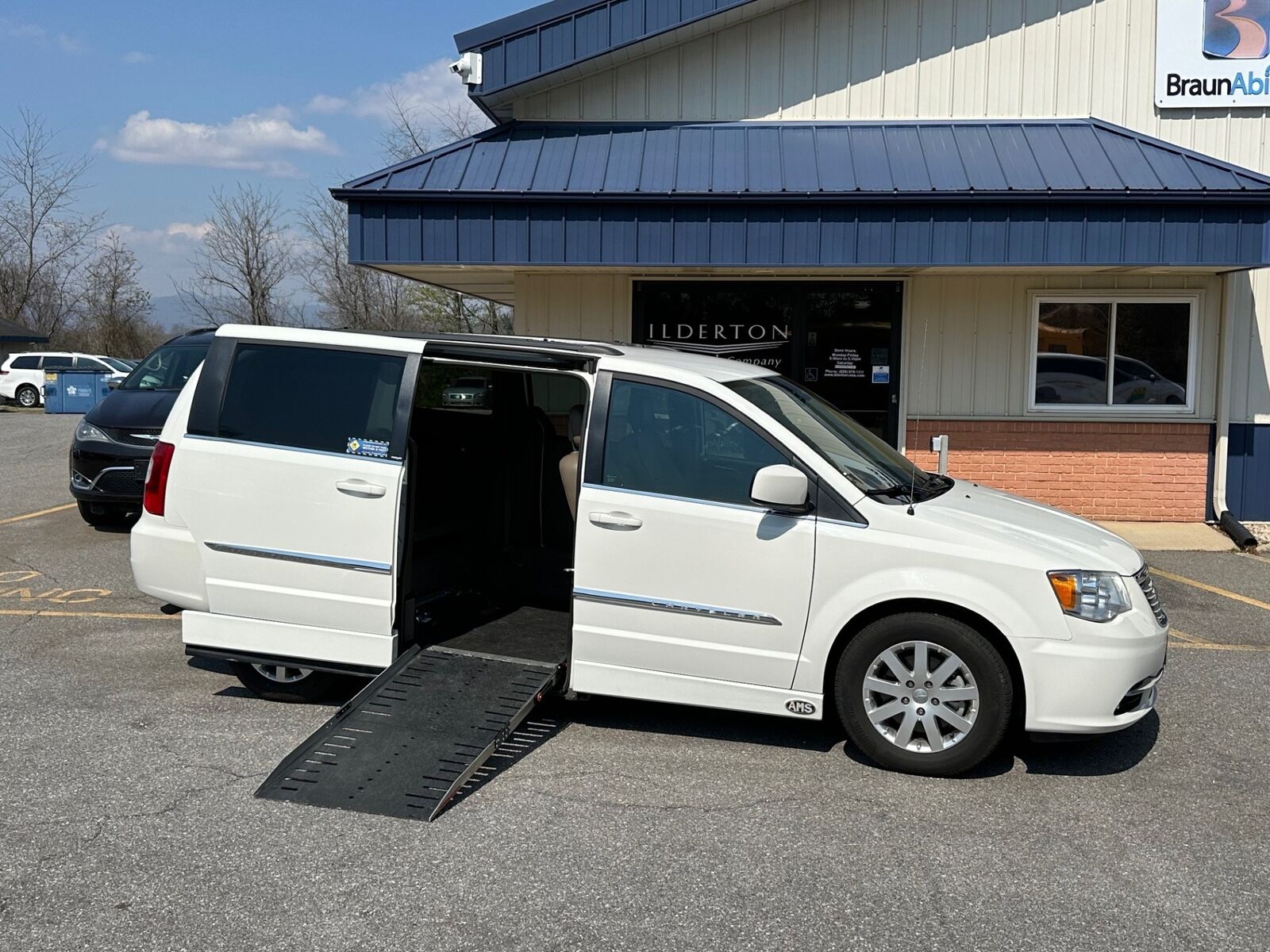 2013 CHRYSLER Town and Country