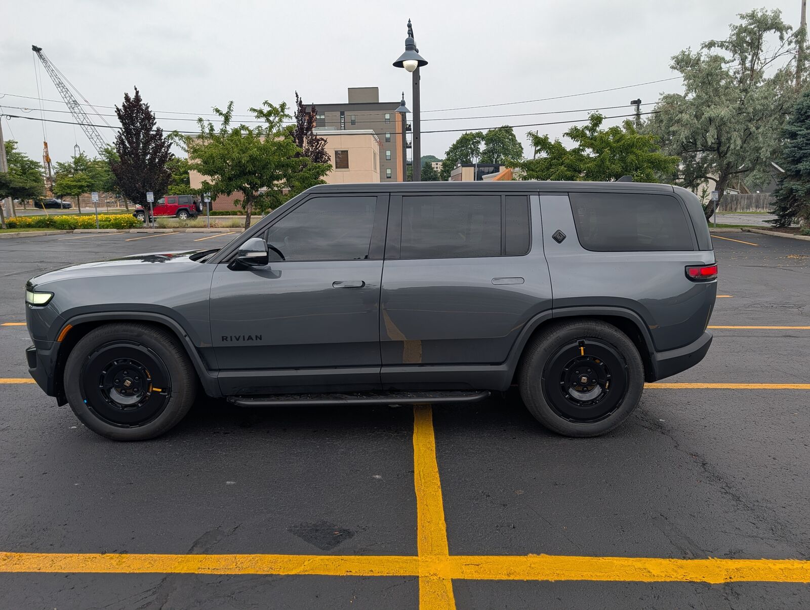 2023 RIVIAN R1S