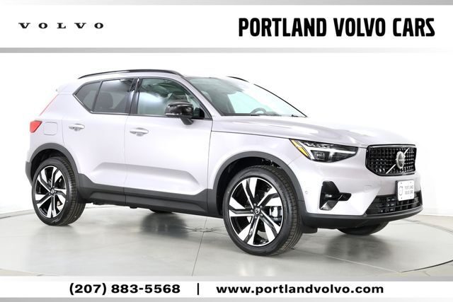 2026 VOLVO XC40