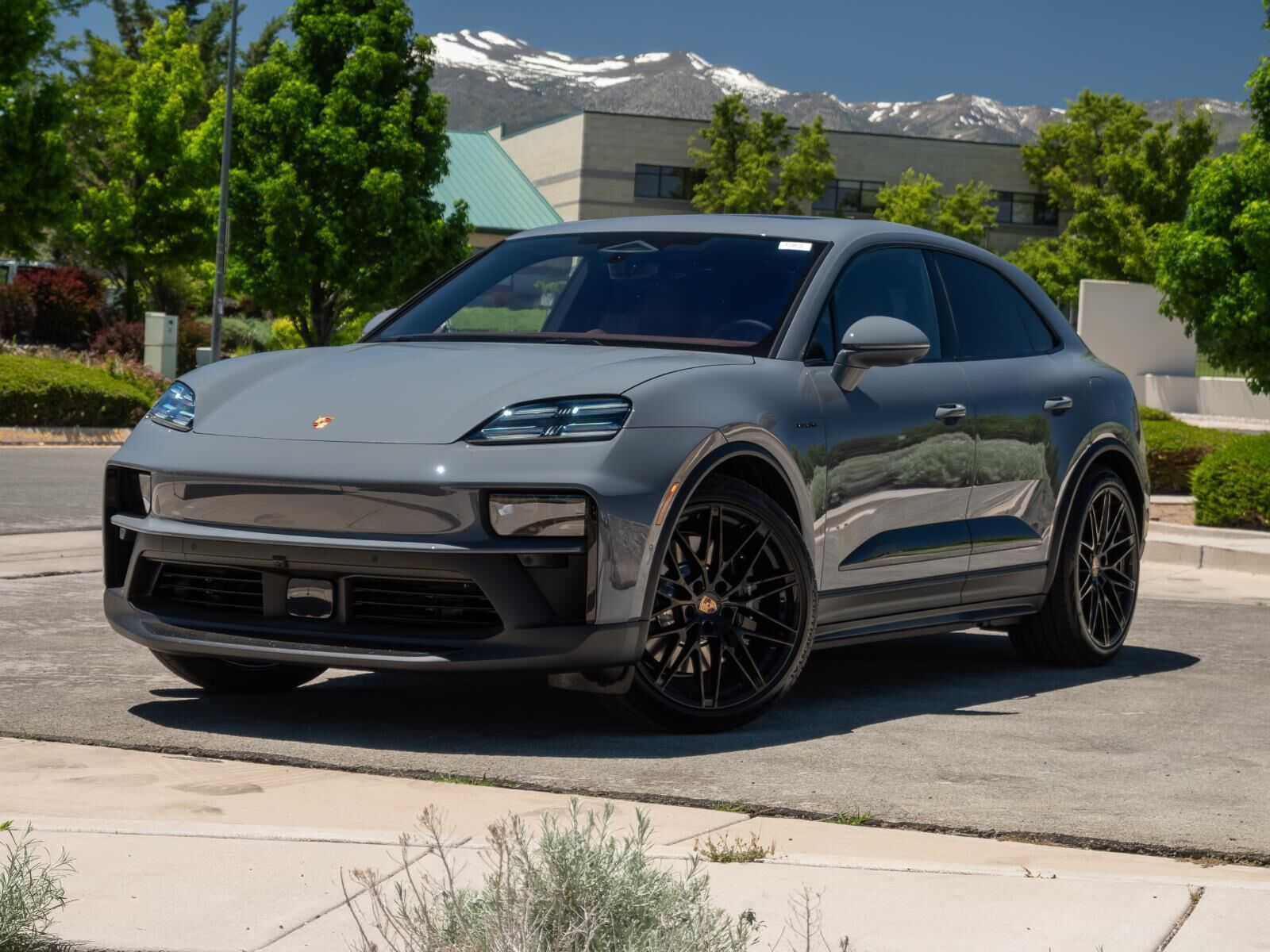 2026 PORSCHE Macan