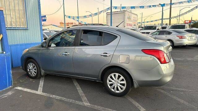 2012 NISSAN Versa