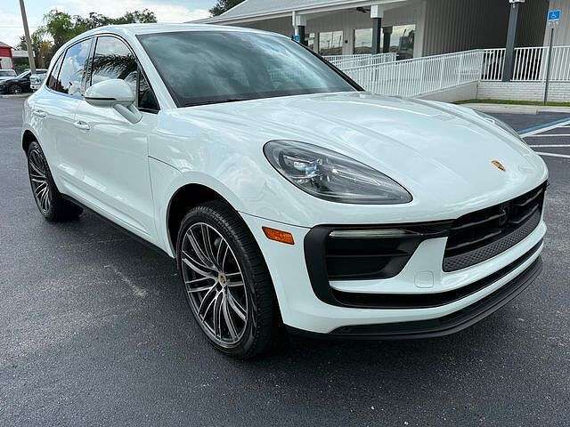 2024 PORSCHE Macan