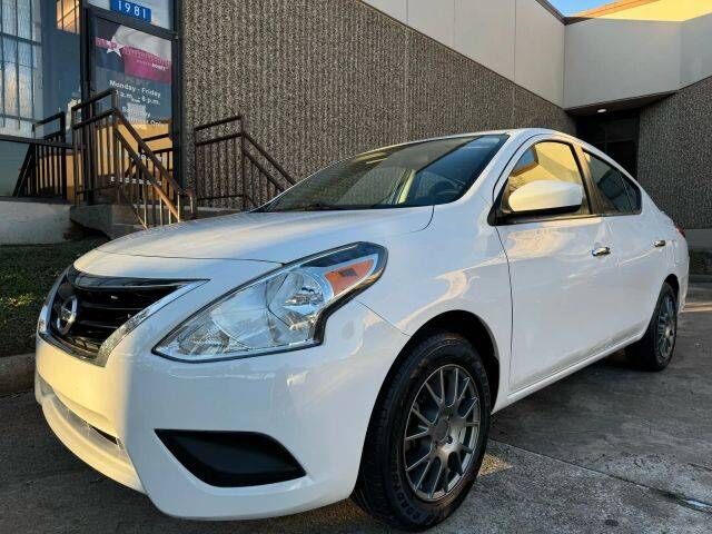 2017 NISSAN Versa