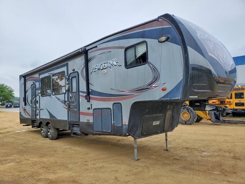 2013 FOREST RIVER Cherokee Toy Hauler