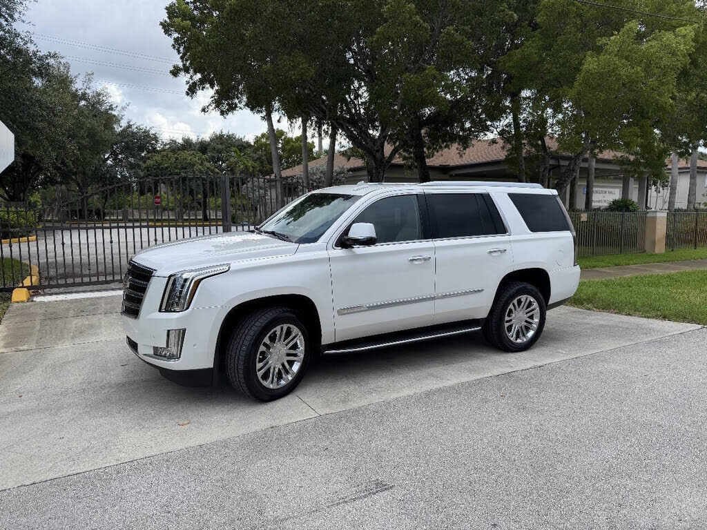 2017 CADILLAC Escalade