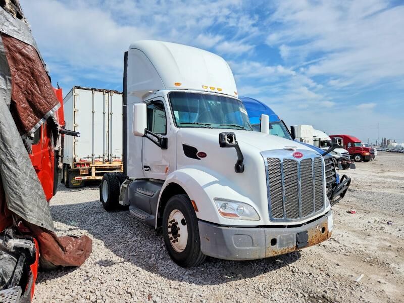 2017 PETERBILT 579