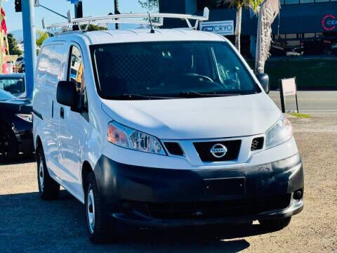 2015 NISSAN NV200