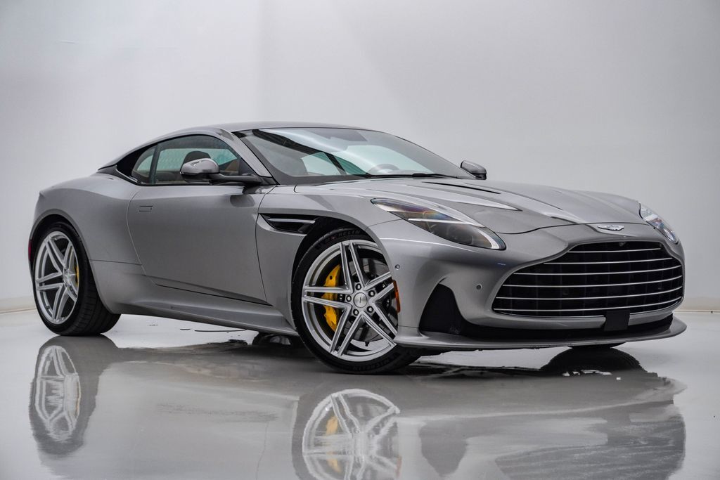 2025 ASTON MARTIN DB12