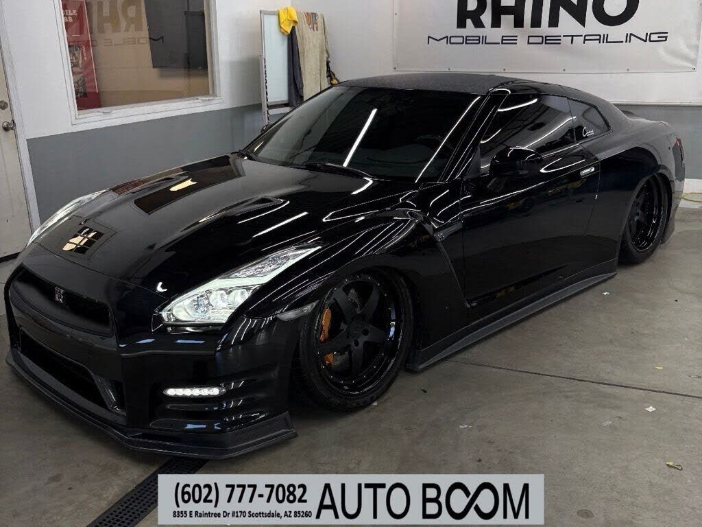 2016 NISSAN GT-R