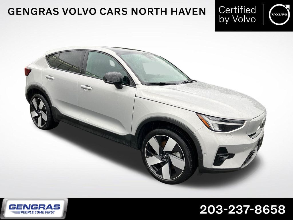 2023 VOLVO C40