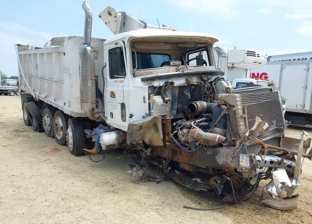 2006 MACK CXN