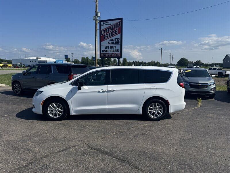 2024 CHRYSLER Voyager