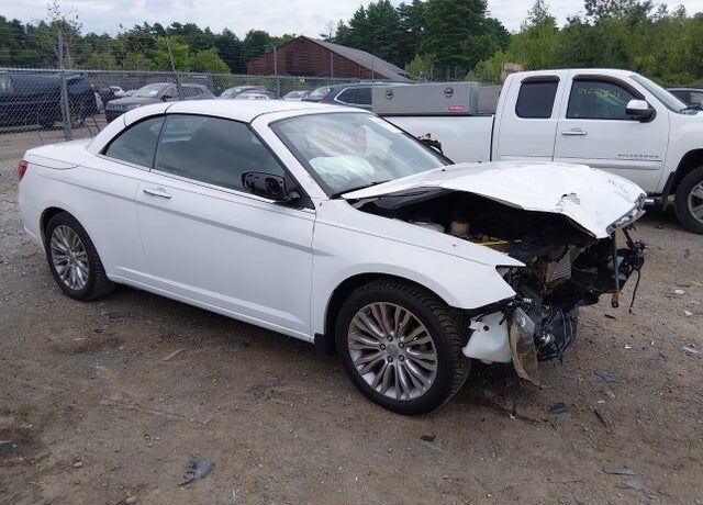 2011 CHRYSLER 200