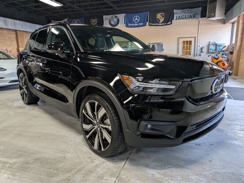 2021 VOLVO XC40