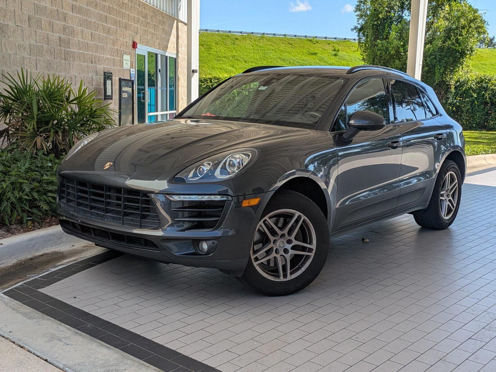 2017 PORSCHE Macan